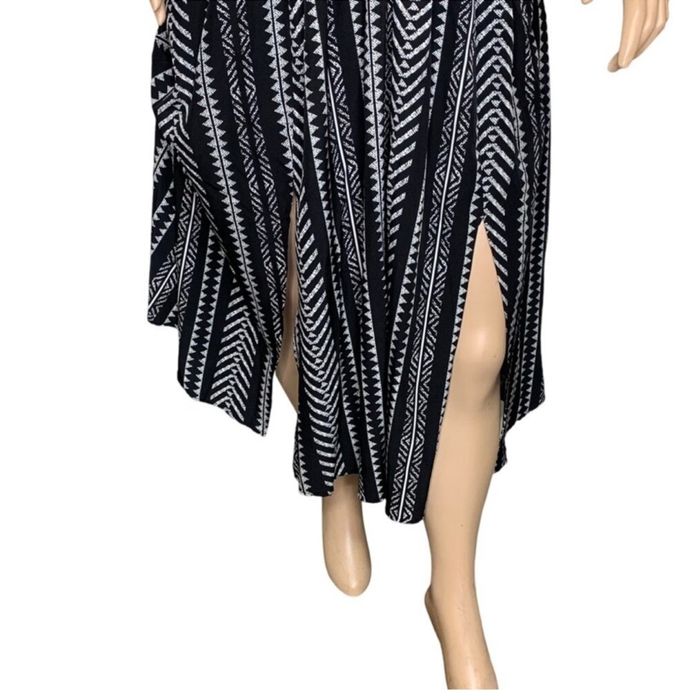 BloomChic Casual Striped Lightweight Black and White Short Sleeve Maxi Dress - Picture 10 of 16